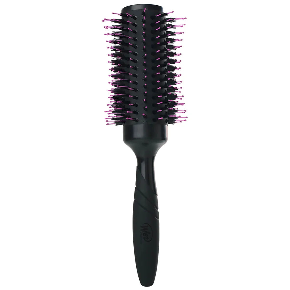 Volumising round brush for fine to medium hair