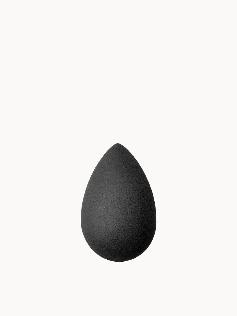 Beautyblender Pro matte black teardrop-shaped makeup sponge