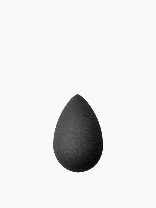 Beautyblender Pro matte black teardrop-shaped makeup sponge