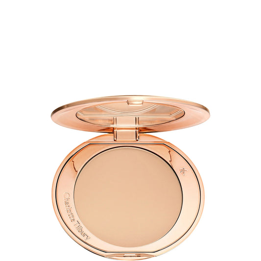 Charlotte Tilbury Airbrush Flawless Finish Medium – Luxurious powder compact with soft beige powder for a flawless, matte complexion.
